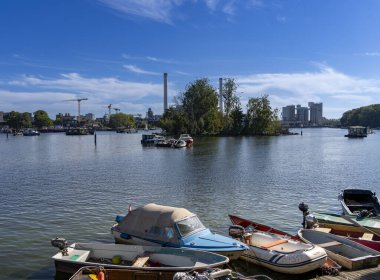 Klingenberg enerji santrali manzaralı Rummelsburg Körfezi, Berlin-Lichtenberg, Almanya