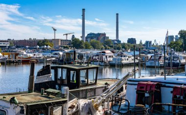 Rummelsburg Körfezi, Berlin-Lichtenberg, Almanya 'daki evsizler ve yüzen evler