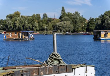 Rummelsburg Körfezi, Berlin-Lichtenberg, Almanya 'daki evsizler ve yüzen evler