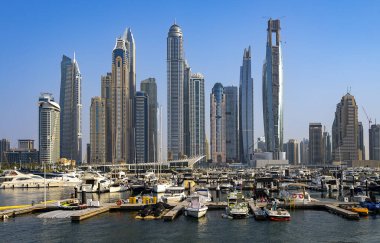 Dubai Marina ve Harbor, Ufuk çizgisi mimarisi ve marina, Birleşik Arap Emirlikleri, Asya, 2023,