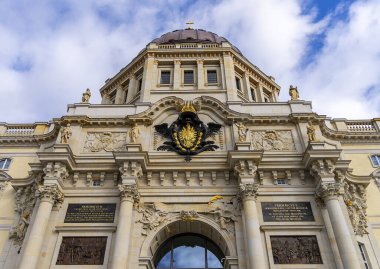 Humboldt Forum, Berlin, Almanya 'nın girişinde yaldızlı arma
