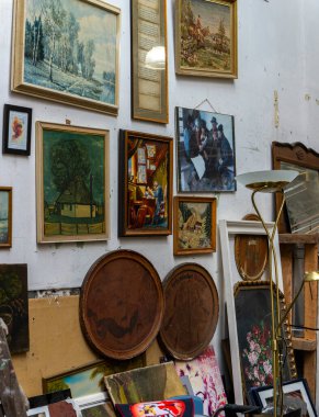 Değersiz. Sanat ve ıvır zıvır, İyi Eski Mallar, Treptow Sanat Merkezi, Treptow Arena, Berlin, Almanya