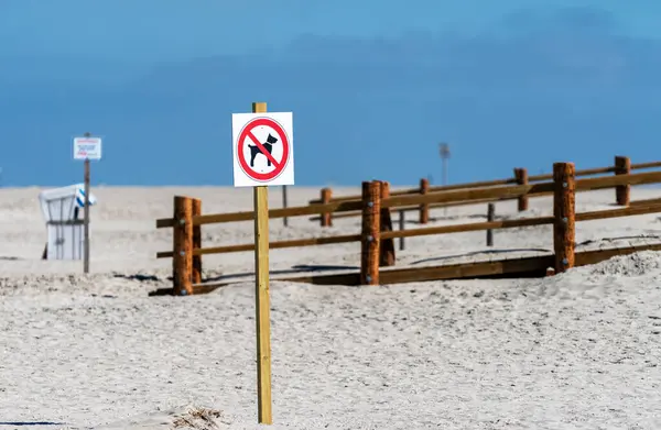 stock image Beach chairs and information signs on the sandy beach of the North Sea, Sankt-Peter-Ording, Schleswig-Holstein, Germany