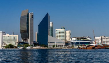 Dubai Creek, Dubai, Birleşik Arap Emirlikleri, Orta Doğu, Asya 'daki Skyline ve tekneler.