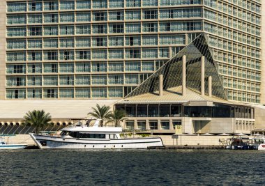 Dubai Creek, Dubai, Birleşik Arap Emirlikleri, Orta Doğu, Asya 'daki Skyline ve tekneler.