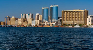 Dubai Creek, Dubai, Birleşik Arap Emirlikleri, Orta Doğu, Asya 'daki Skyline ve tekneler.