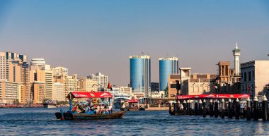 Dubai Abra tekneleri eski Dubai kasabasında, Birleşik Arap Emirlikleri, Orta Doğu, Asya