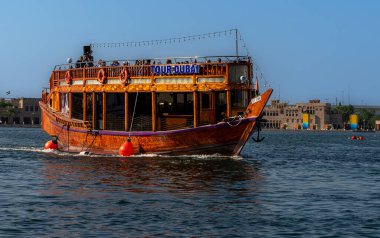 Dubai Creek, Dubai, Birleşik Arap Emirlikleri, Orta Doğu, Asya 'daki Skyline ve tekneler.