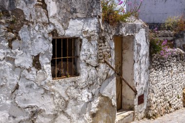 Terk edilmiş güney tarzı evleri olan eski bir kasaba, Arcos, Endülüs, İspanya,