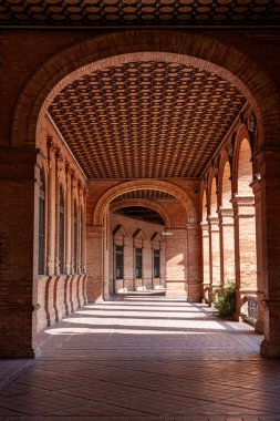 Seville, Endülüs, İspanya 'daki Plaza de Espana' da mimarlık