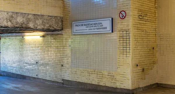 S-Bahn istasyonu Nikolassee, iç çekim, Berlin-Zehlendorf, Berlin, Almanya
