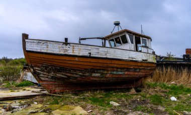 Plajda küçük balıkçı tekneleri, Baabe, Rgen, Mecklenburg-Batı Pomerania, Almanya