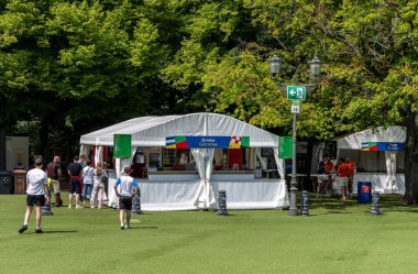 2024 Avrupa Futbol Şampiyonası 'nın oturum aralarında Brandenburg Gate, Berlin, Almanya