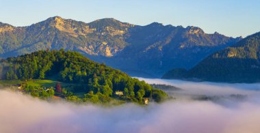 Almanya 'nın Bavyera eyaletinin Berchtesgaden kasabasında sabah sisi