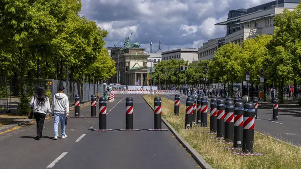 2024 Avrupa Futbol Şampiyonası 'nın oturum aralarında Brandenburg Gate, Berlin, Almanya