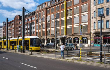 Tramvay durağı, Warschauer Caddesi, Berlin, Almanya