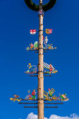 Pazar meydanında Maypole, ayrıntı, Seligenstadt, Hesse, Almanya