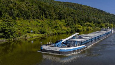 Nakliye, Freudenstadt, Aşağı Franconia, Bavyera, Almanya yakınlarındaki ana nehir mavnaları.