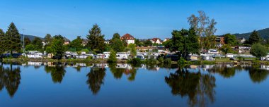 Kamp alanı Ana Kamp, Miltenberg 'deki Ana Köprü, Aşağı Franconia, Bavyera, Almanya