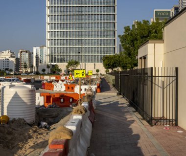 Trafik işaretleri ve inşaat alanları, Dubai, VAE, Batı Asya