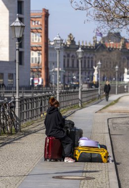 Halk trafiğinde halk ve yayalar, Berlin, Almanya,