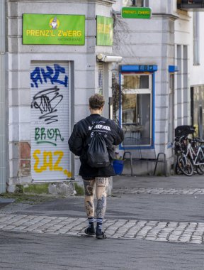 Halk trafiğinde halk ve yayalar, Berlin, Almanya,