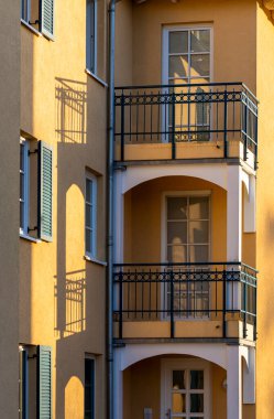 Rgen, Mecklenburg-Vorpommern, Almanya 'da bir tatil kompleksinin ön cephesi