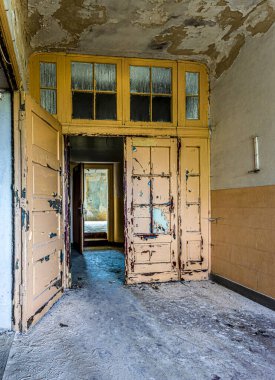 Eski tütün fabrikasının ek binasında tavan arası Louise, Domsdorf, Brandenburg, Almanya,