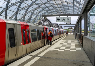 HVV Stadtbahn istasyonu ve terminal istasyonu Elbbrcken, Hamburg, Almanya