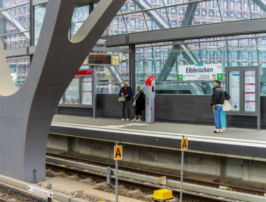 HVV Stadtbahn istasyonu ve terminal istasyonu Elbbrcken, Hamburg, Almanya