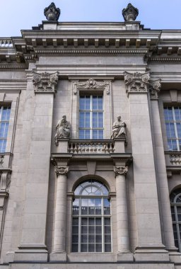 Üniversite, Berlin, Almanya 'daki şehir kütüphanesinde tarihi yapı cephesi