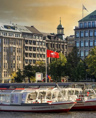Jungfernstieg 'deki Alster, Hamburg, Almanya