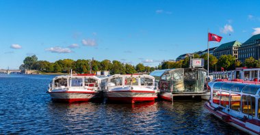 Jungfernstieg 'deki Alster, Hamburg, Almanya