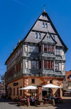 Almanya 'nın Bavyera eyaletindeki Miltenberg şehrinde yarı keresteli binalar