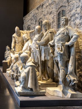 Spandau Kalesi 'nde erzak deposu, sergi açıldı, Rakamlar, Anıtlar ve Heykeller, Berlin, Almanya