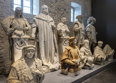 Spandau Kalesi 'nde erzak deposu, sergi açıldı, Rakamlar, Anıtlar ve Heykeller, Berlin, Almanya