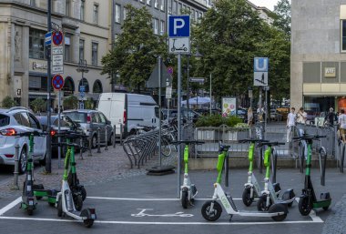 Elektrikli scooterlar, Frankfurt, Hesse, Almanya