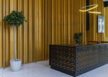 Berlin, Almanya 'daki eski postane binasının girişinde.