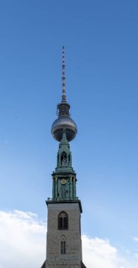 TV Kulesi ve St. Nicholas Kilisesi, Berlin, Almanya