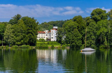 Starnberg Gölü, Starnberg, Bavyera, Almanya çevresindeki manzara ve kasabalar