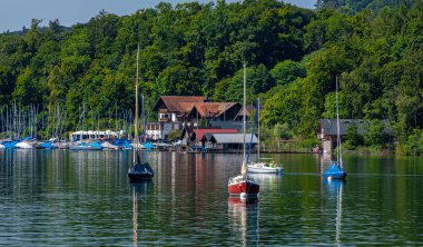 Starnberg Gölü, Starnberg, Bavyera, Almanya çevresindeki manzara ve kasabalar