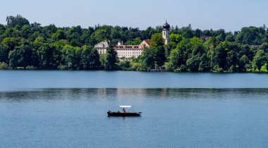 Starnberg Gölü, Starnberg, Bavyera, Almanya çevresindeki manzara ve kasabalar