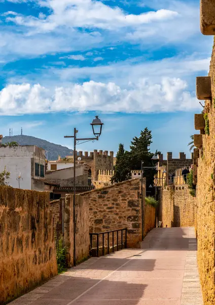 Orta Çağ Duvarları, Alcudia 'nın şehir duvarları, Mallorca, İspanya