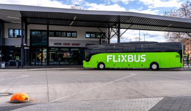 Flixbus Berlin, Almanya 'daki Merkez Otobüs İstasyonunda.
