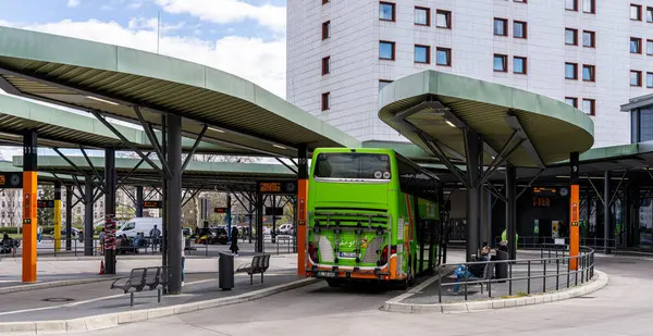 Flixbus Berlin, Almanya 'daki Merkez Otobüs İstasyonunda.