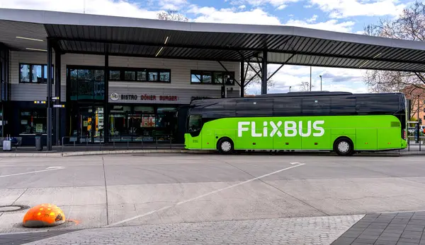 Flixbus Berlin, Almanya 'daki Merkez Otobüs İstasyonunda.