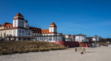 Binz, Rgen, Mecklenburg-Batı Pomerania, Almanya 'daki tarihi ve modern spa ev mimarisi