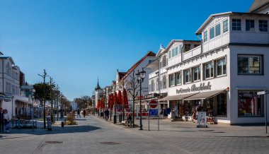 Binz, Rgen, Mecklenburg-Batı Pomerania, Almanya 'daki tarihi ve modern spa ev mimarisi