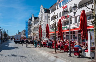Binz, Rgen, Mecklenburg-Batı Pomerania, Almanya 'daki tarihi ve modern spa ev mimarisi