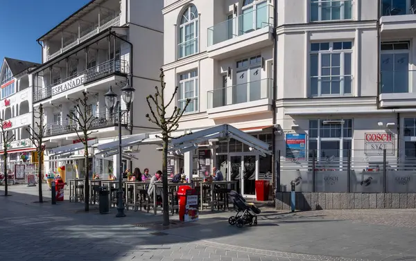 Binz, Rgen, Mecklenburg-Batı Pomerania, Almanya 'daki tarihi ve modern spa ev mimarisi